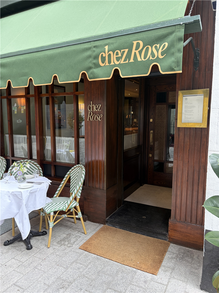 chez-rose-4032-entrance-crop-v2.jpeg
