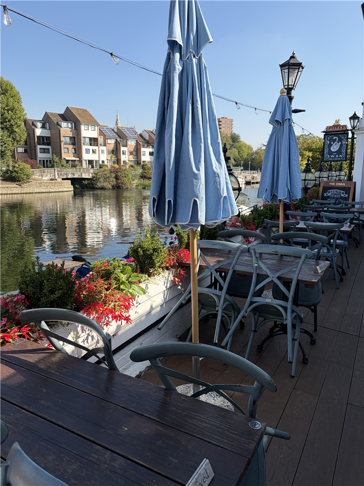 the-swan-stained-4032-tables-on-riverside-crop-v2.jpeg